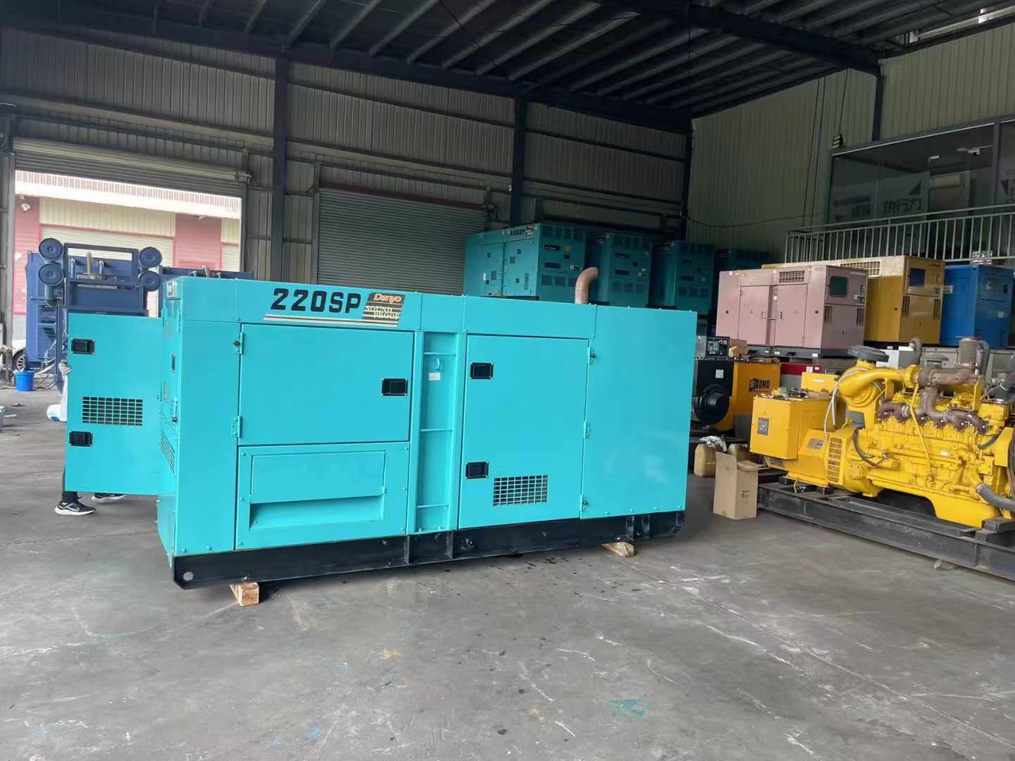 翁源柴油发电机组长期不间断运行时，如何监控其温度和压力？